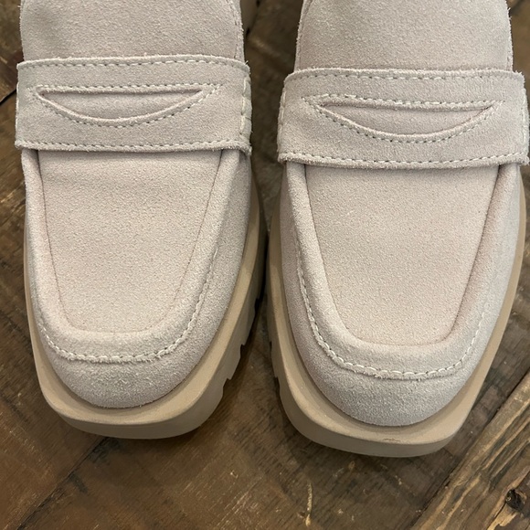Dolce Vita women’s size 7.5  Cream Loafers - Picture 3 of 11
